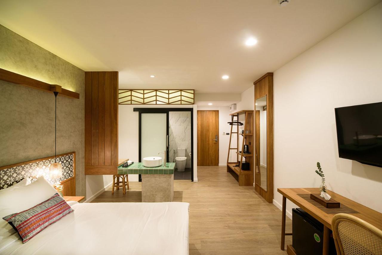 Himku Hotel - Adult Only Chiang Mai Bagian luar foto