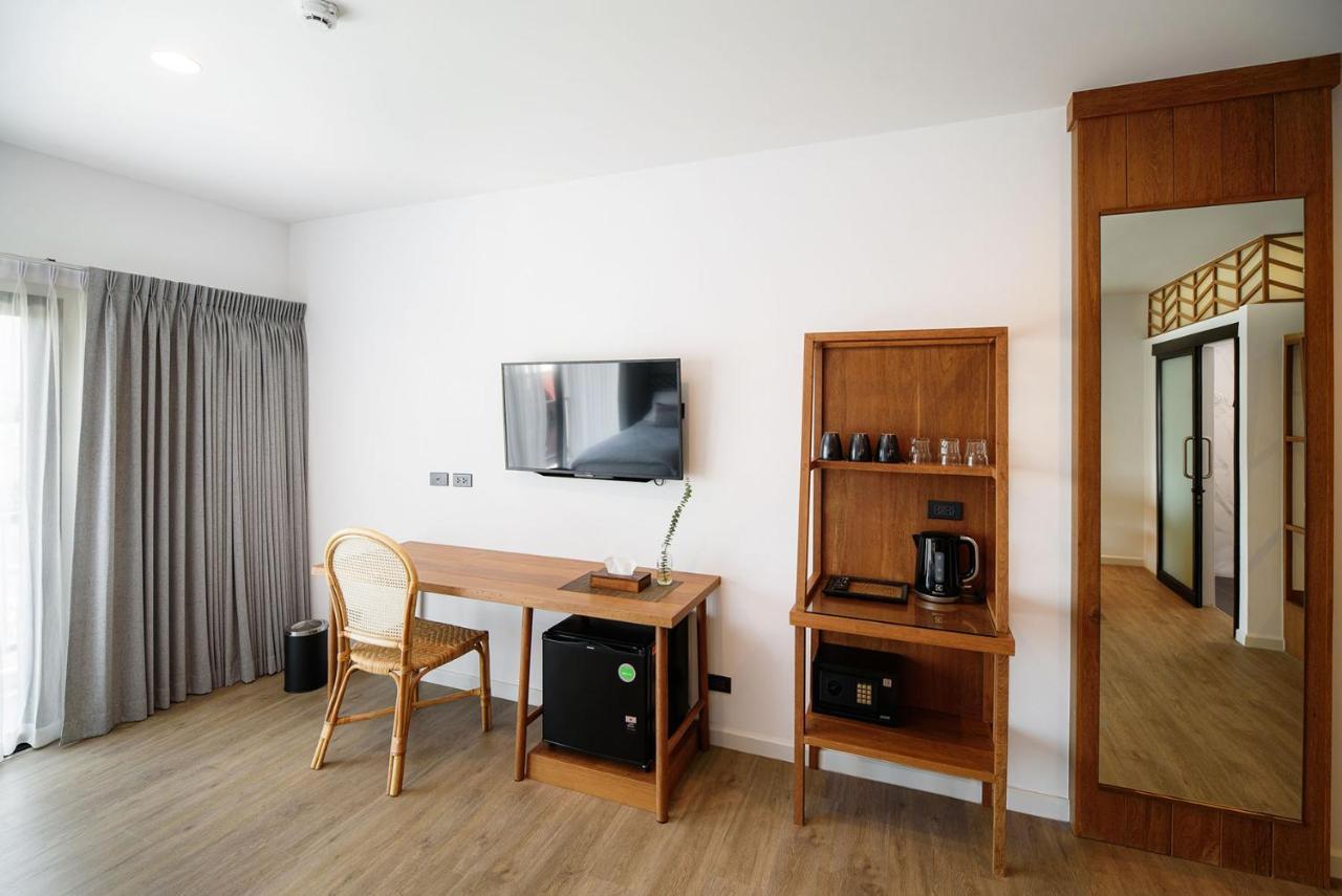 Himku Hotel - Adult Only Chiang Mai Bagian luar foto