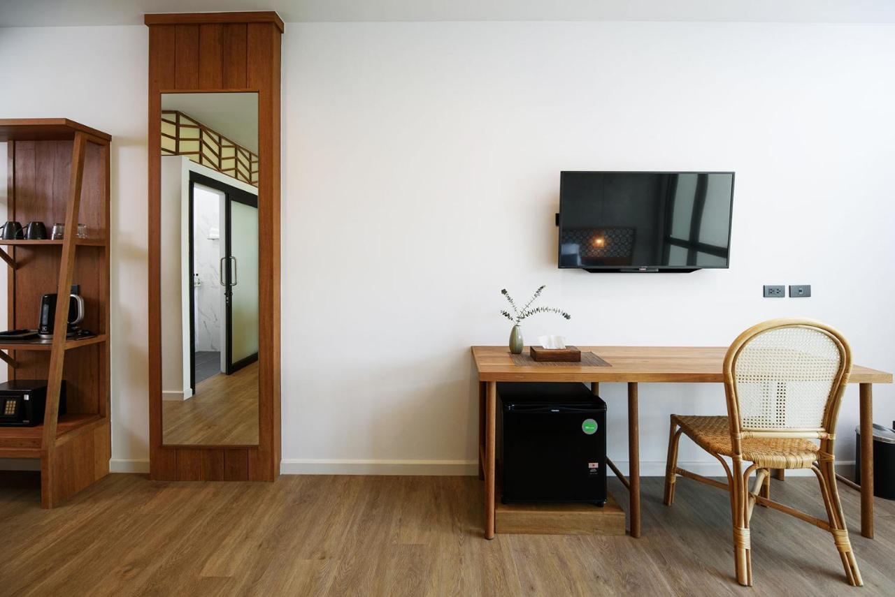 Himku Hotel - Adult Only Chiang Mai Bagian luar foto