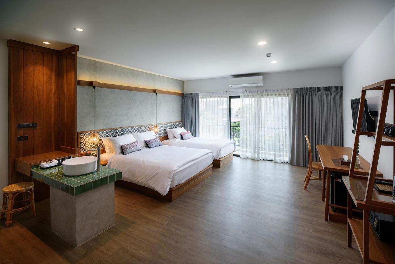 Himku Hotel - Adult Only Chiang Mai Bagian luar foto
