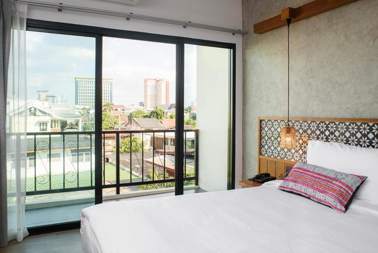 Himku Hotel - Adult Only Chiang Mai Bagian luar foto