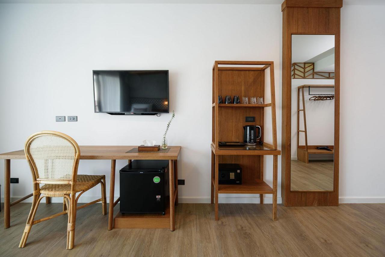 Himku Hotel - Adult Only Chiang Mai Bagian luar foto