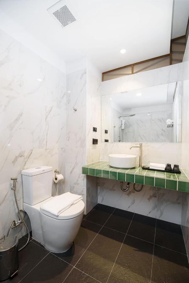 Himku Hotel - Adult Only Chiang Mai Bagian luar foto