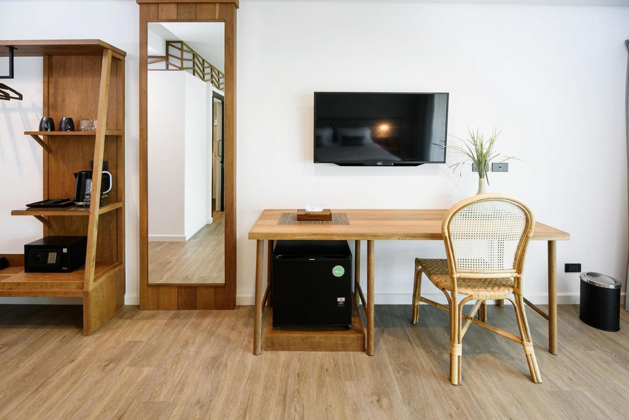 Himku Hotel - Adult Only Chiang Mai Bagian luar foto