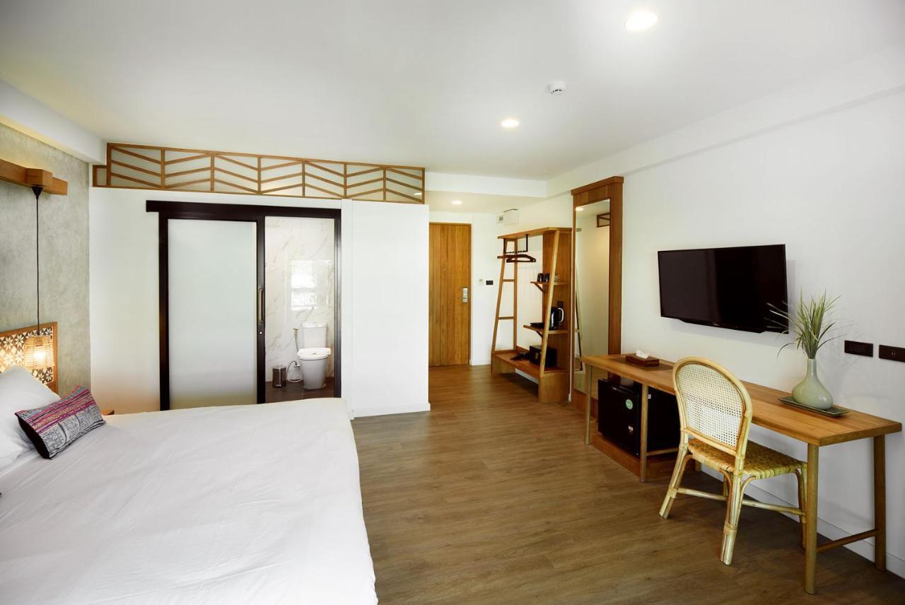 Himku Hotel - Adult Only Chiang Mai Bagian luar foto
