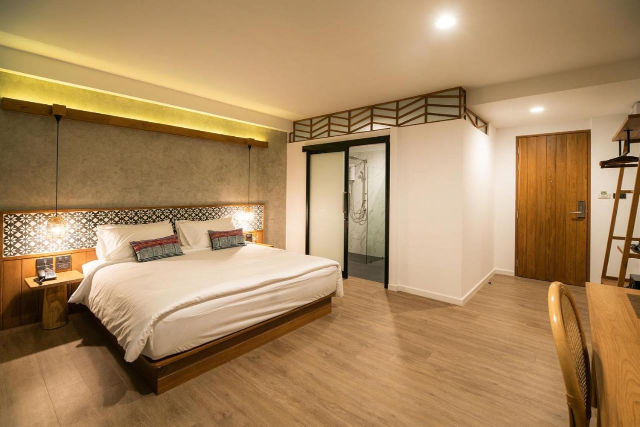Himku Hotel - Adult Only Chiang Mai Bagian luar foto