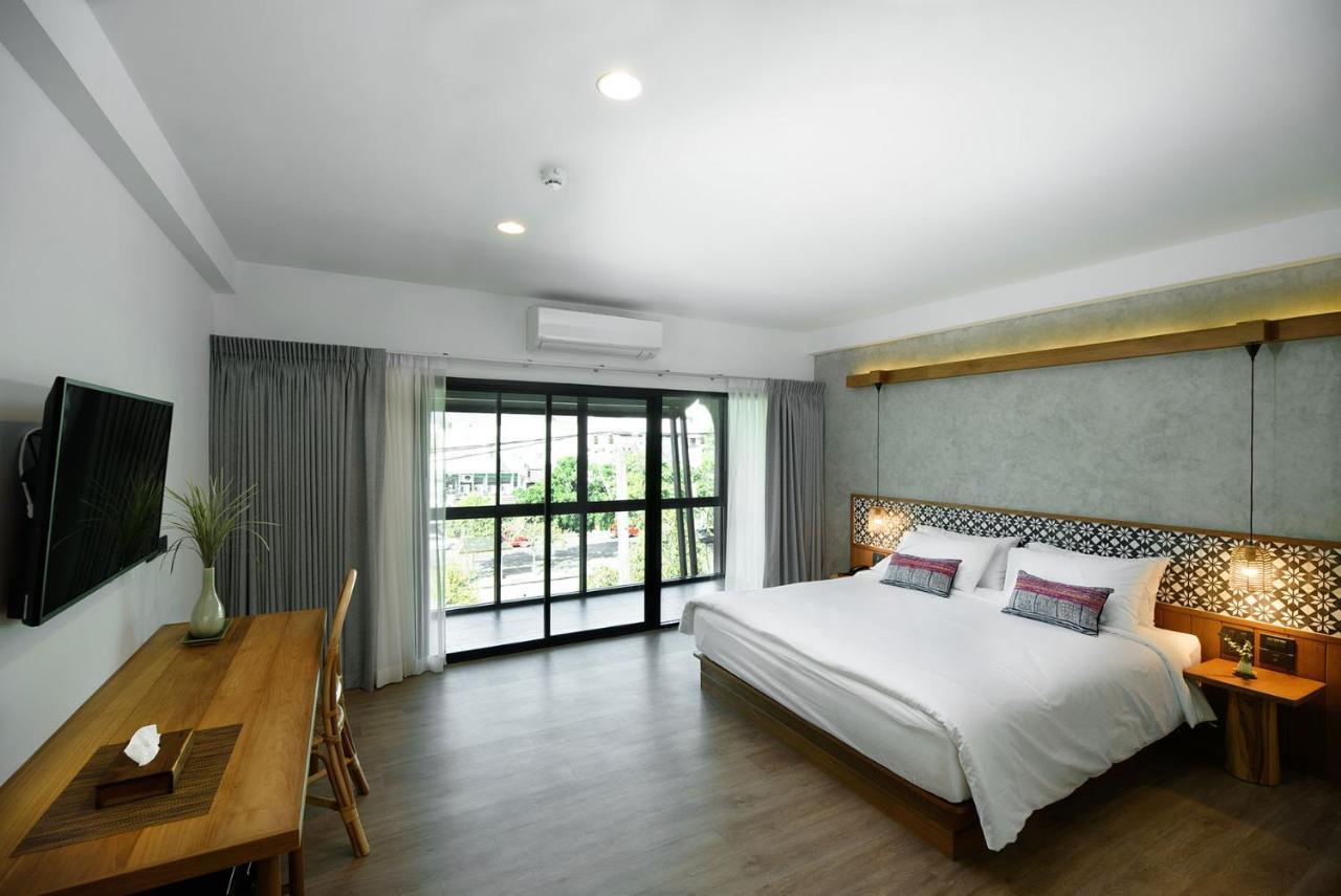 Himku Hotel - Adult Only Chiang Mai Bagian luar foto
